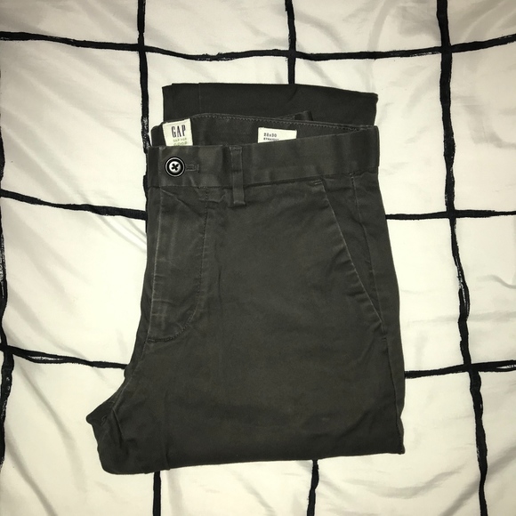 modern khakis in slim fit with gapflex